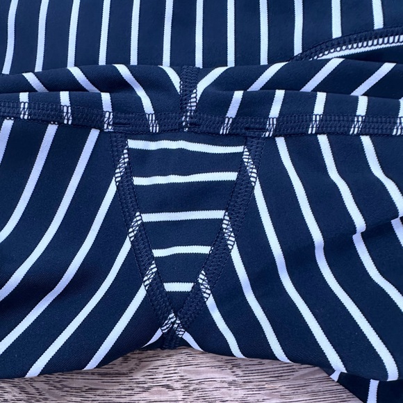 Athleta Navy White Striped Contender 7/8 Leggings Tights small - Picture 12 of 17